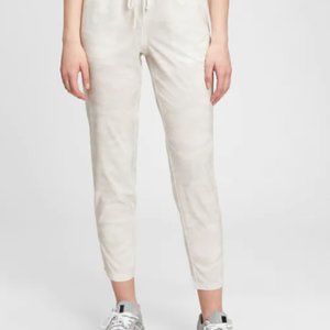 GapFit Runaround White Camo Pants (Size Small)